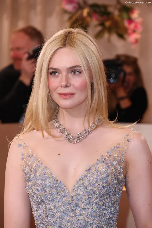 Elle Fanning photo 5 of 4114