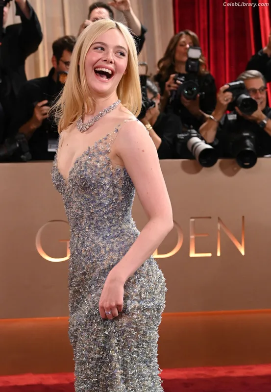 Elle Fanning photo 6 of 4114