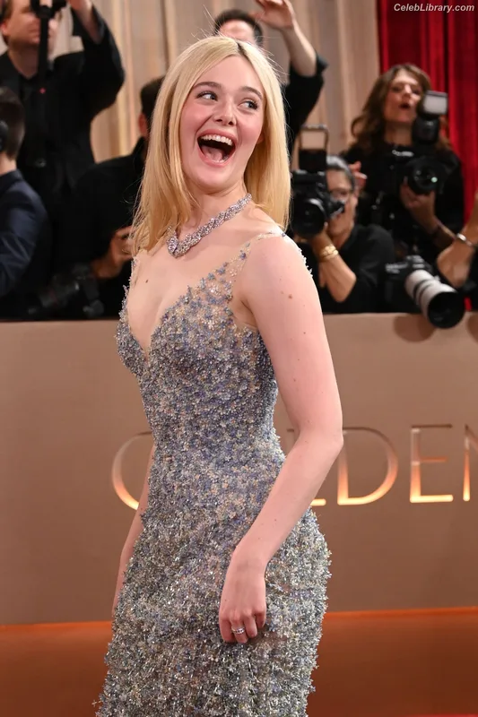Elle Fanning photo 7 of 4114
