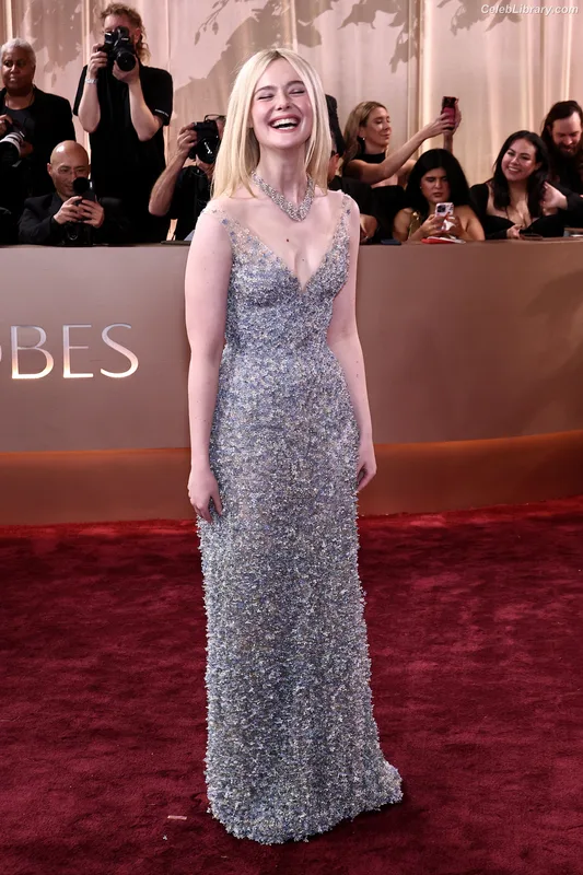 Elle Fanning photo 10 of 4114