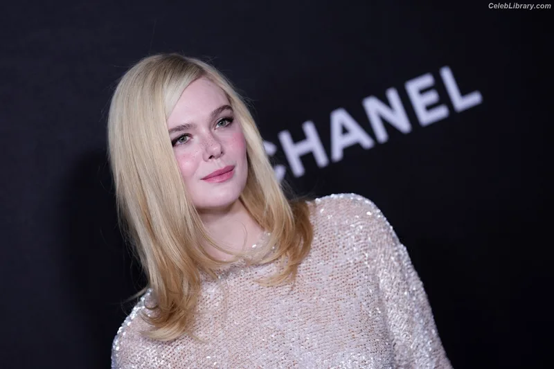 Elle Fanning photo 22 of 4114