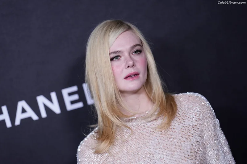 Elle Fanning photo 2 of 4114
