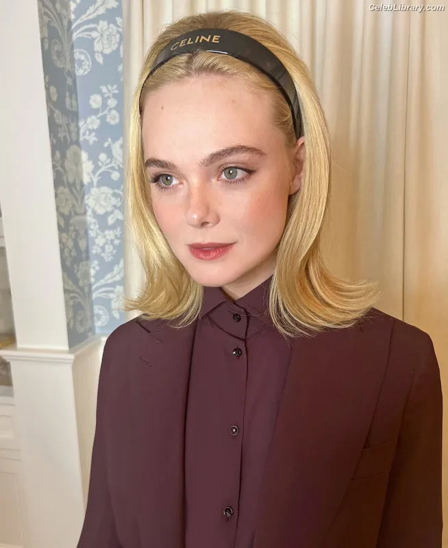 Elle Fanning photo 14 of 4114