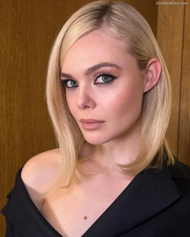Elle Fanning photo 15 of 4114