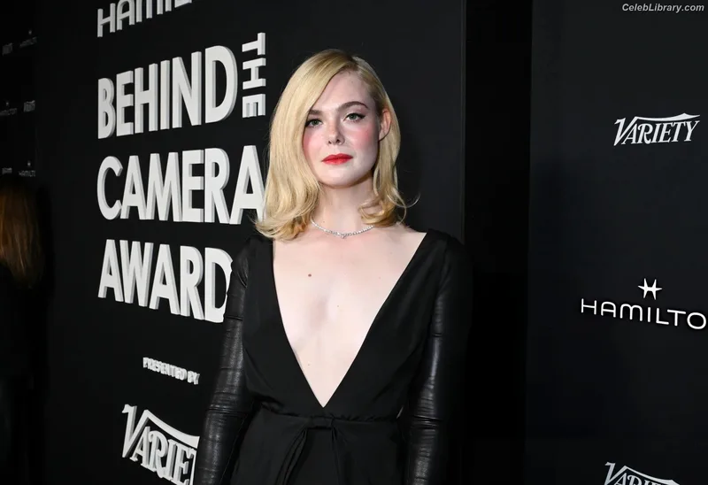Elle Fanning photo 16 of 4114