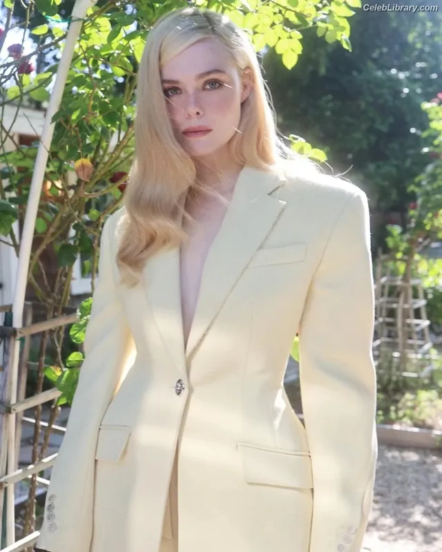 Elle Fanning photo 19 of 4114