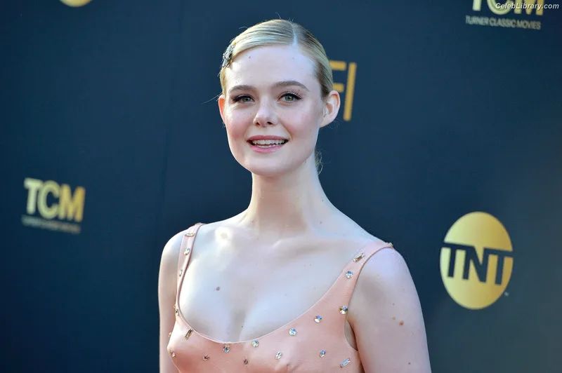 Elle Fanning photo 4 of 4114
