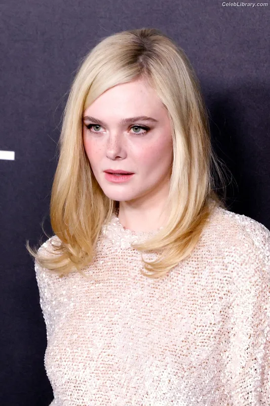 Elle Fanning photo 12 of 4114