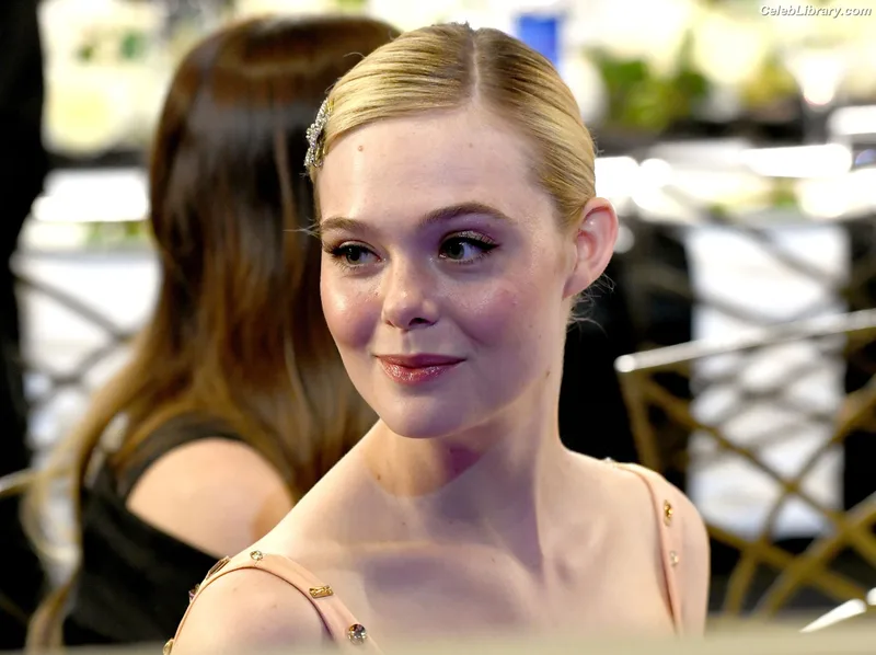 Elle Fanning photo 14 of 4114