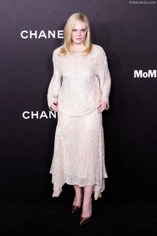 Elle Fanning photo 16 of 4114