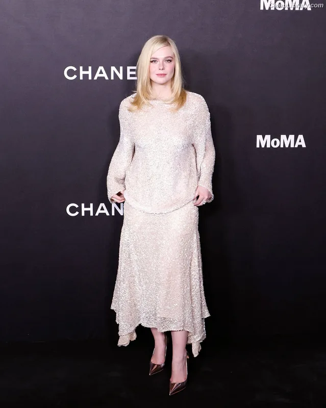 Elle Fanning photo 1 of 4114