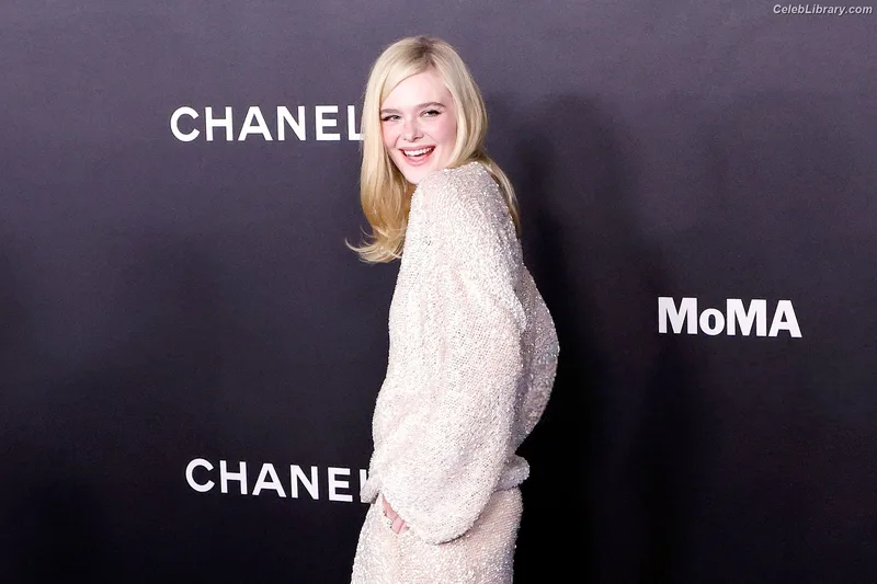 Elle Fanning photo 10 of 4114