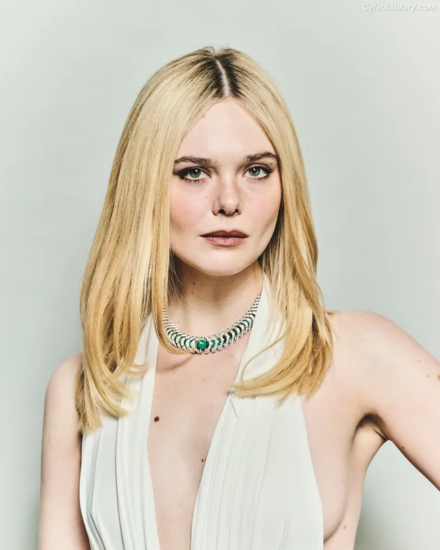 Elle Fanning photo 16 of 4114