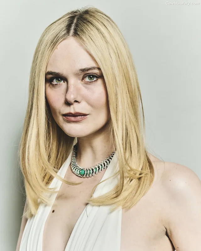 Elle Fanning photo 17 of 4114