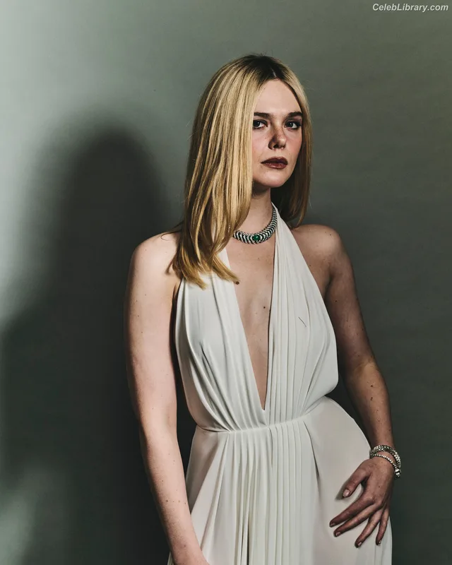 Elle Fanning photo 18 of 4114