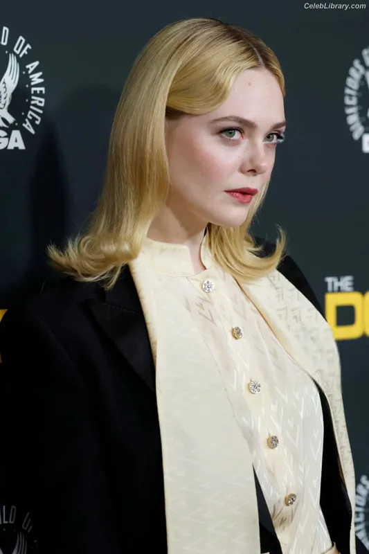 Elle Fanning photo 23 of 4114
