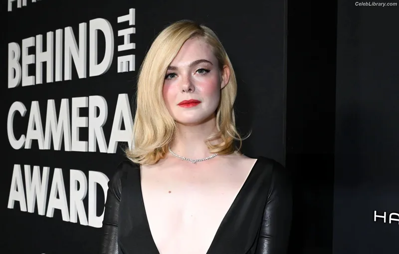 Elle Fanning photo 2 of 4114