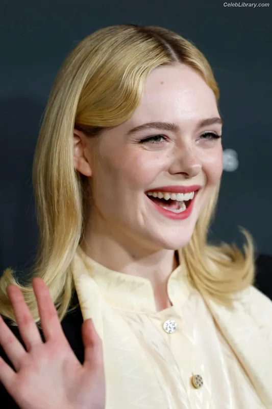 Elle Fanning photo 12 of 4114
