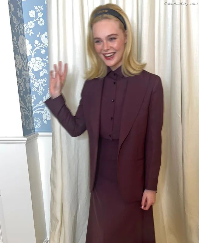 Elle Fanning photo 17 of 4114