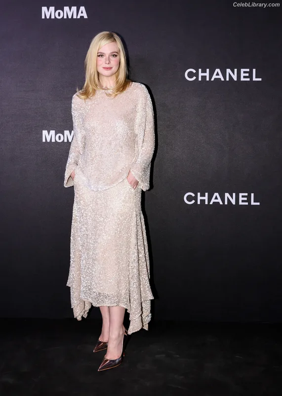 Elle Fanning photo 1 of 4114