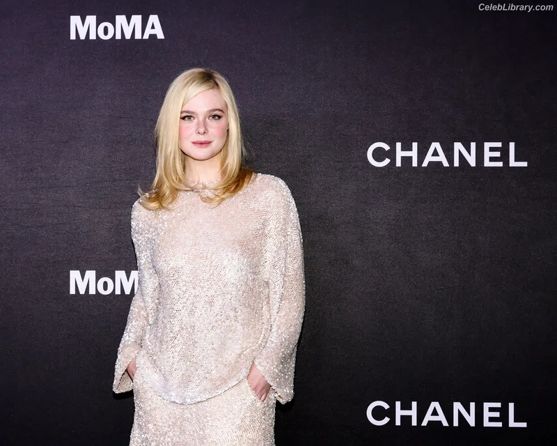 Elle Fanning photo 2 of 4114