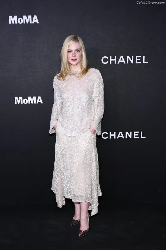 Elle Fanning photo 4 of 4114