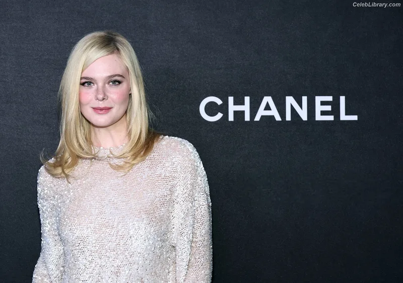 Elle Fanning photo 5 of 4114