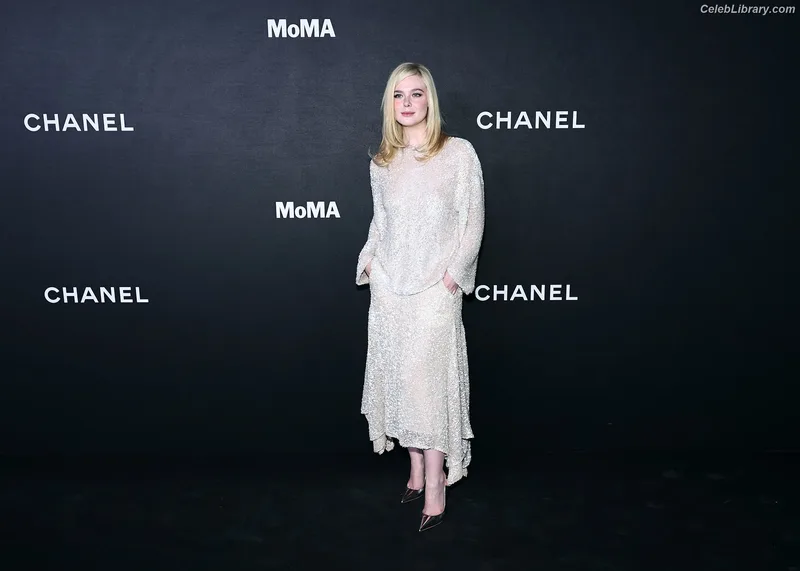 Elle Fanning photo 7 of 4114