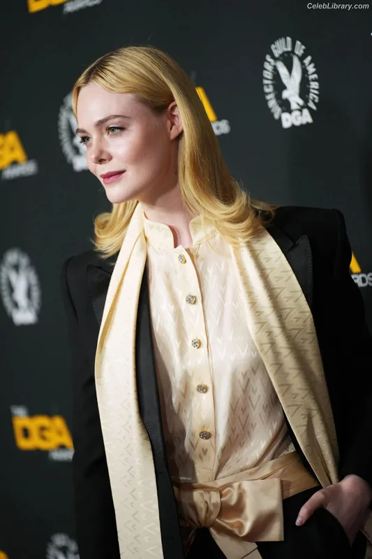 Elle Fanning photo 12 of 4114