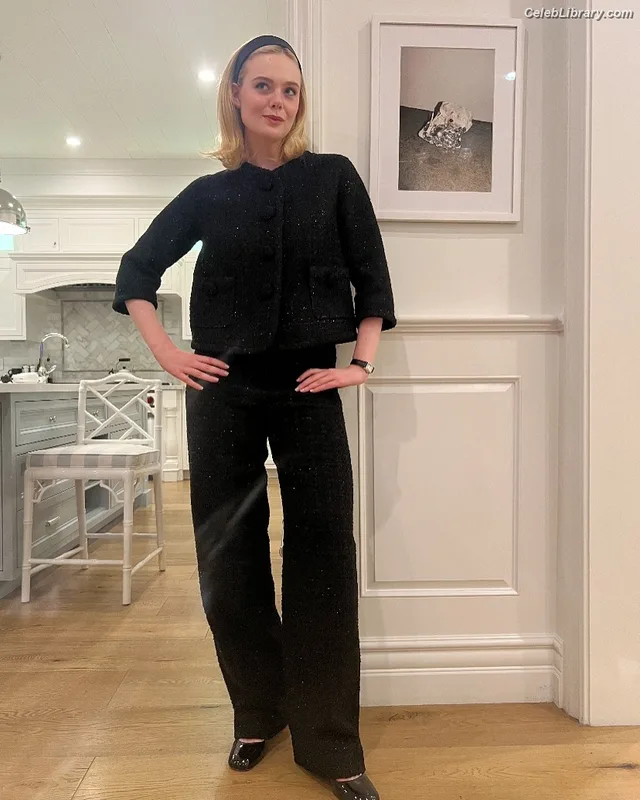 Elle Fanning photo 13 of 4114
