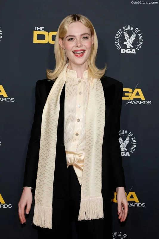 Elle Fanning photo 18 of 4114