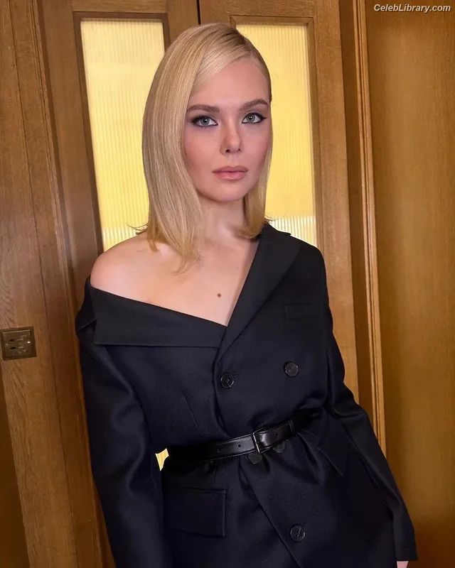 Elle Fanning photo 20 of 4114