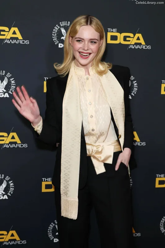 Elle Fanning photo 22 of 4114