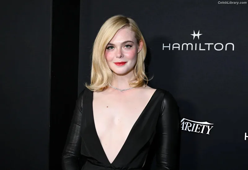 Elle Fanning photo 2 of 4114