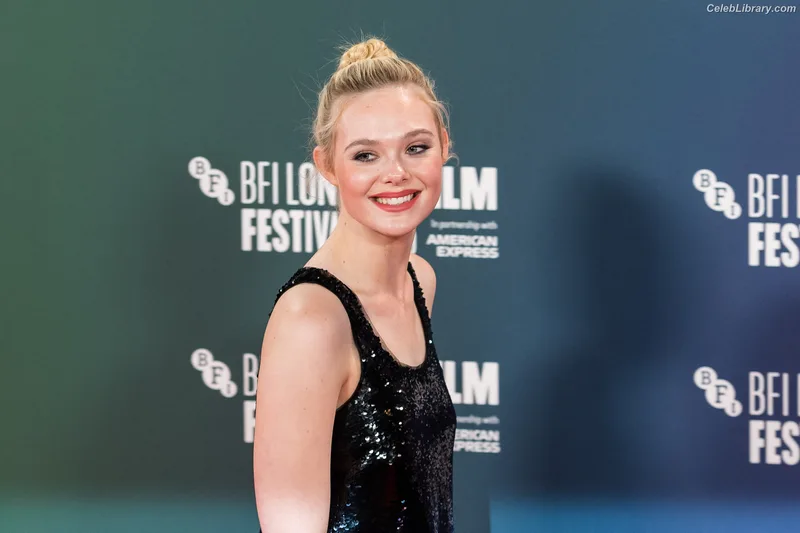 Elle Fanning photo 19 of 4114