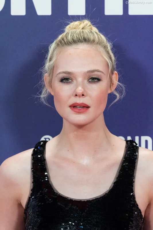 Elle Fanning photo 24 of 4114
