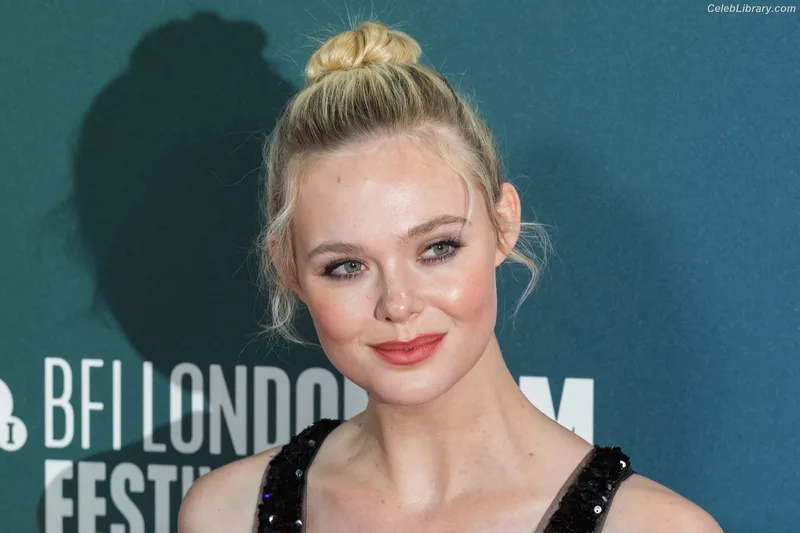 Elle Fanning photo 2 of 4114