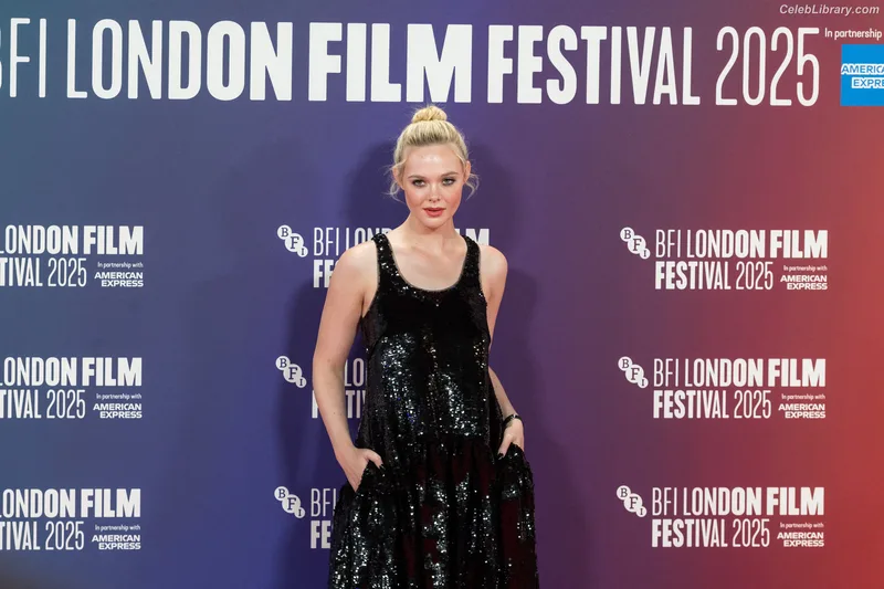 Elle Fanning photo 4 of 4114