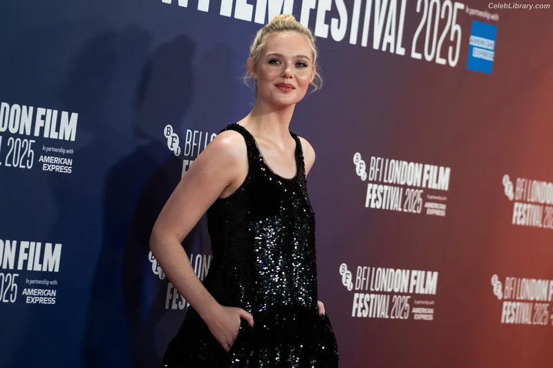 Elle Fanning photo 6 of 4114