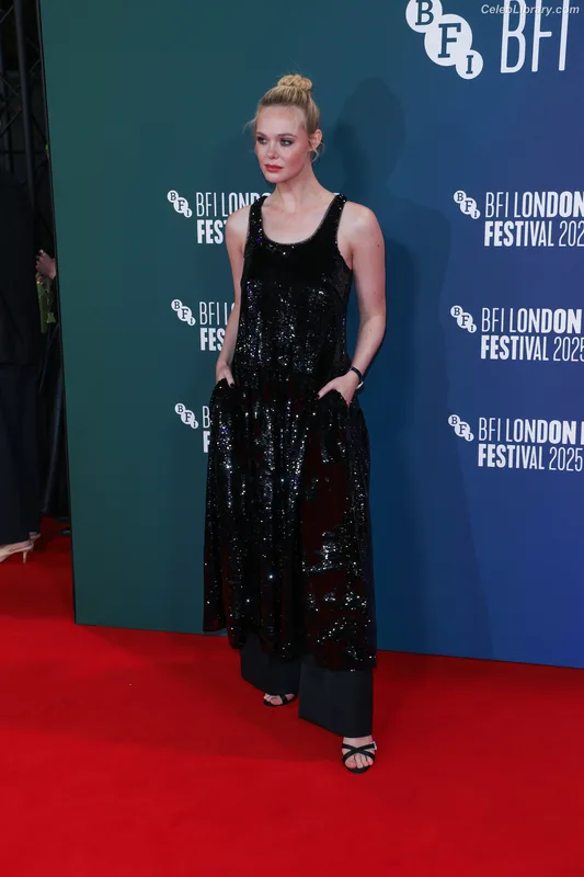 Elle Fanning photo 14 of 4114