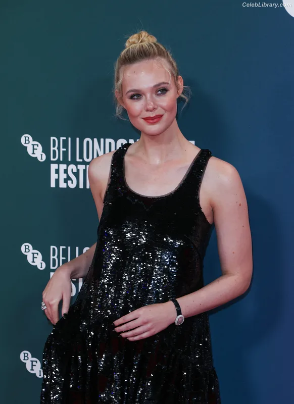 Elle Fanning photo 18 of 4114