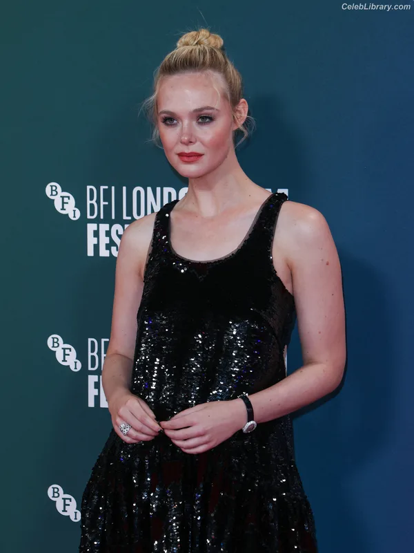 Elle Fanning photo 19 of 4114