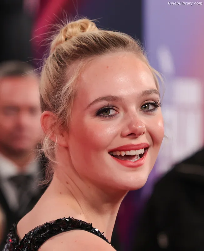 Elle Fanning photo 21 of 4114