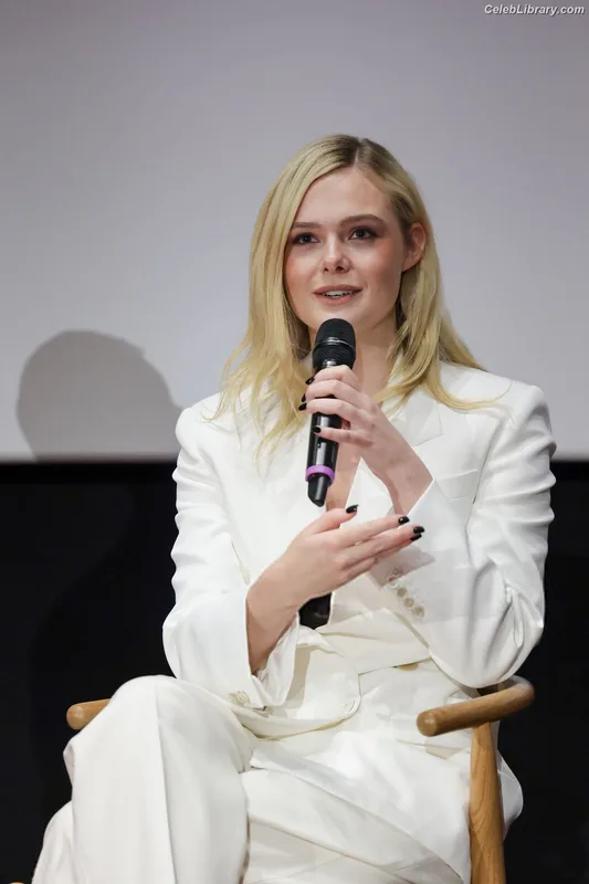 Elle Fanning photo 3 of 4114