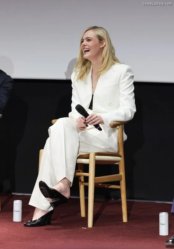 Elle Fanning photo 6 of 4114