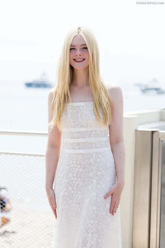 Elle Fanning photo 12 of 4114