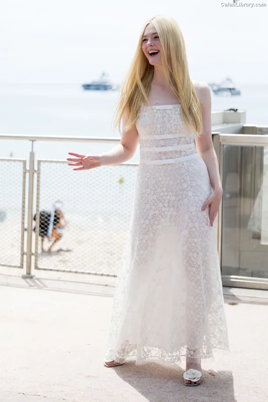 Elle Fanning photo 14 of 4114