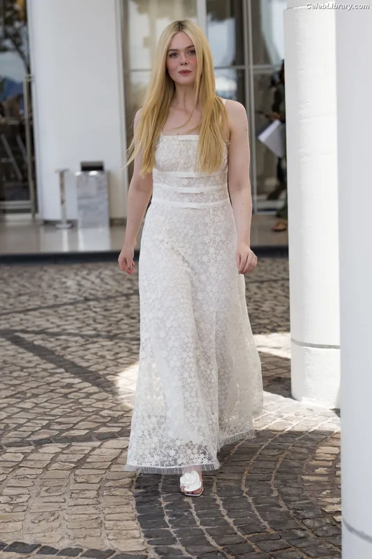 Elle Fanning photo 21 of 4114