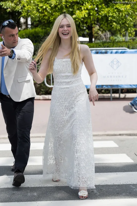 Elle Fanning photo 22 of 4114