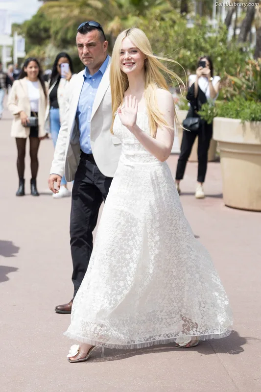 Elle Fanning photo 3 of 4114